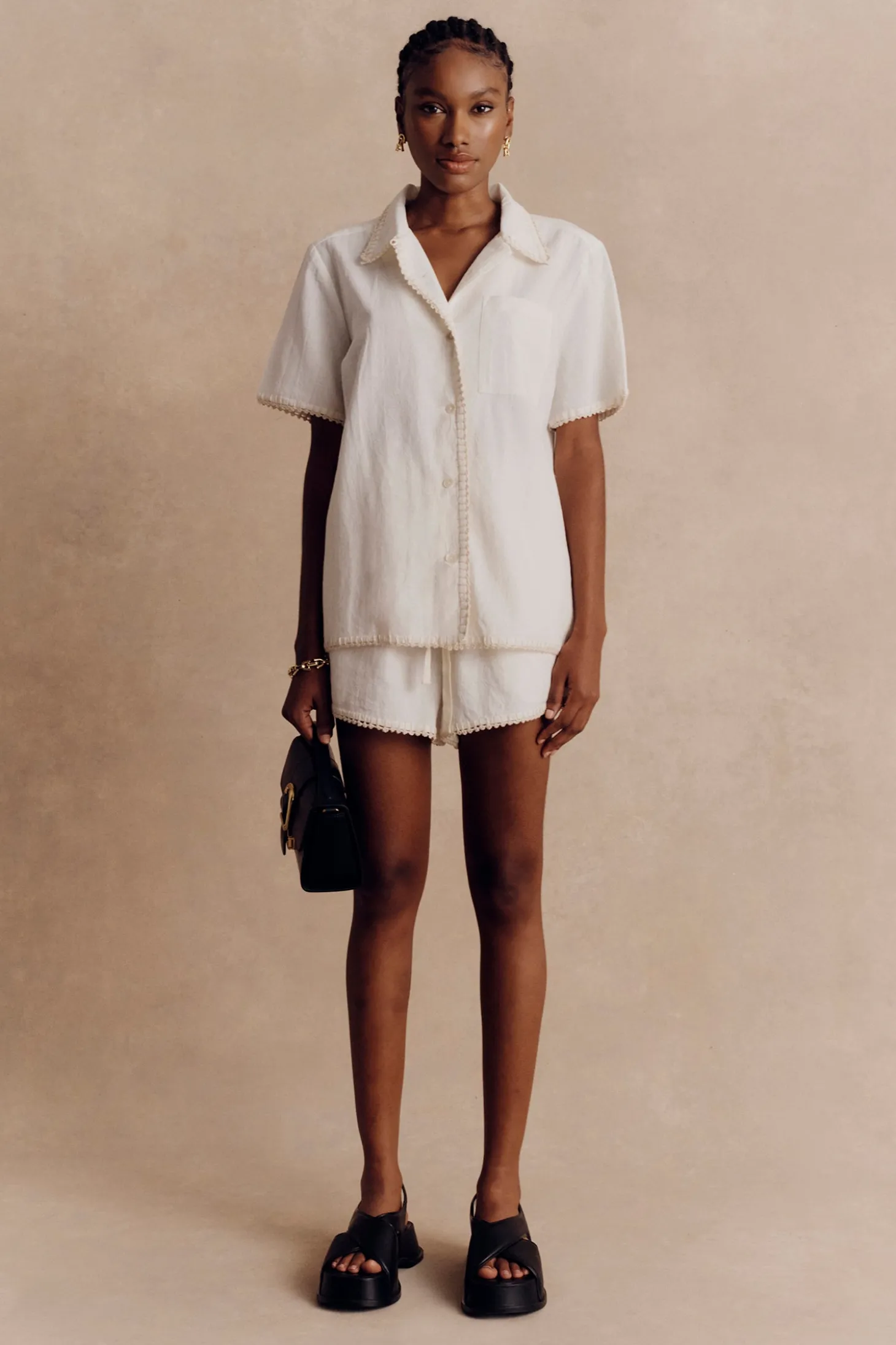 Alani Short White
