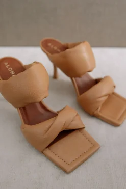 Alohas Twist Strap Heel Camel